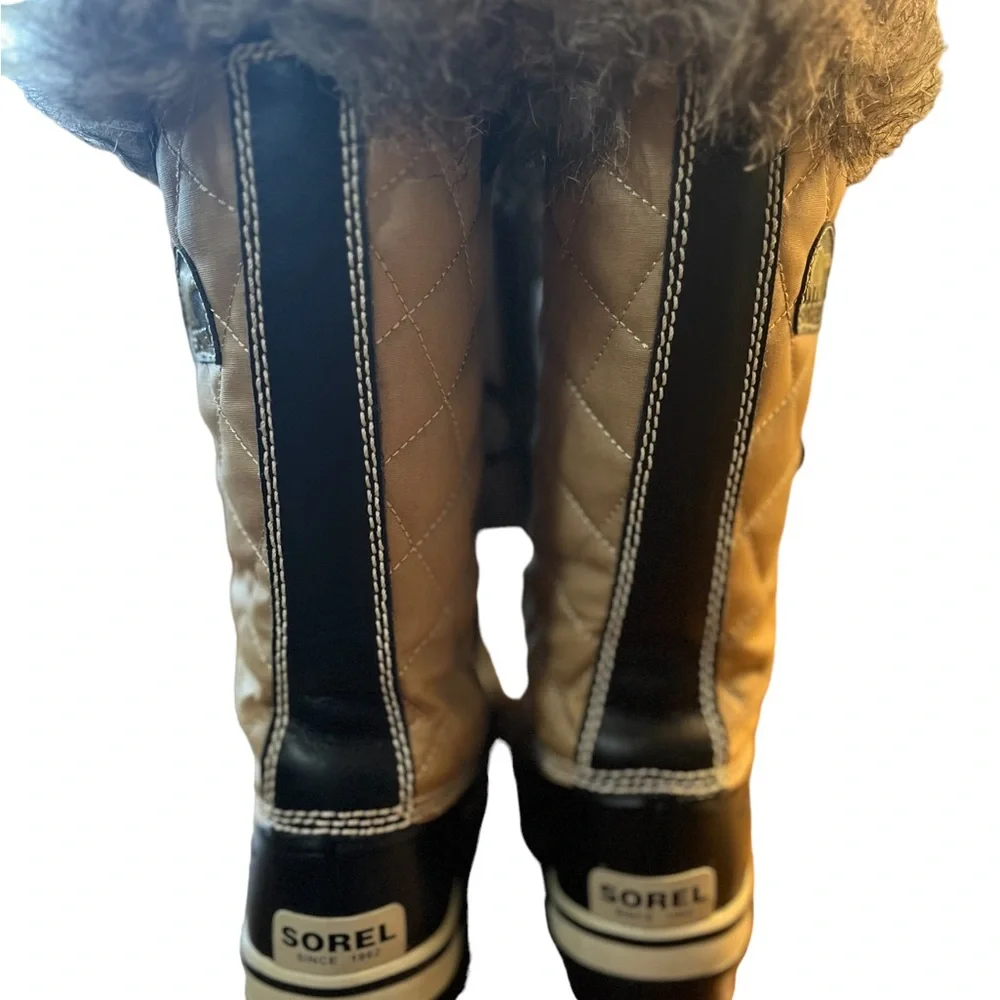 Sorel “Joan of the Arctic” tall winter boots. Size 6